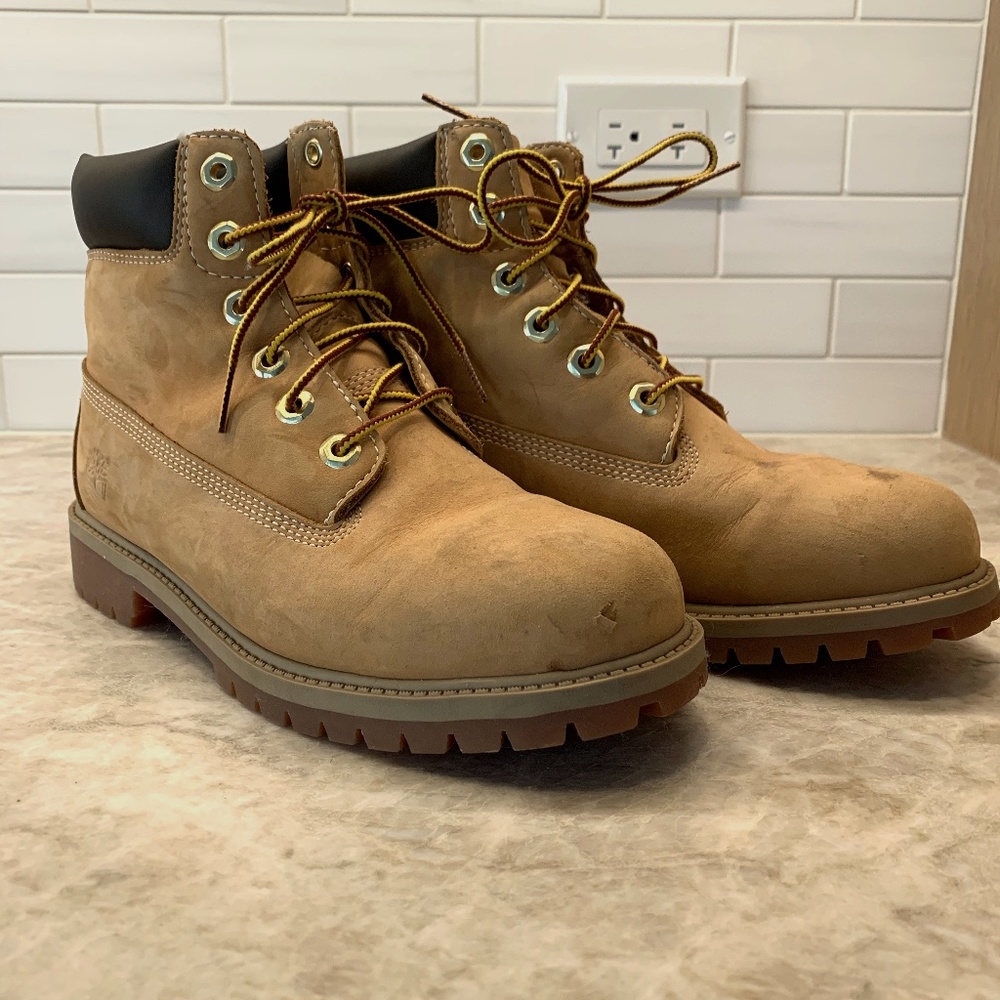 Boys 6-Inch Premium Waterproof Boot (size 5.5 Wide